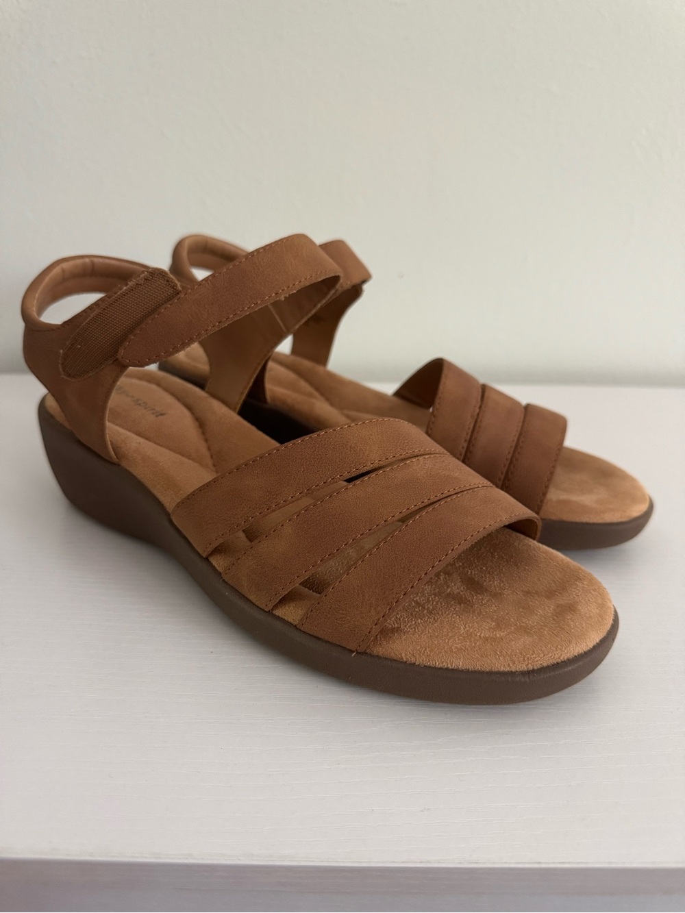 Easy Spirit Tan Strappy Wedge Sandals